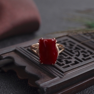18K阿卡牛血红珊瑚随形戒指