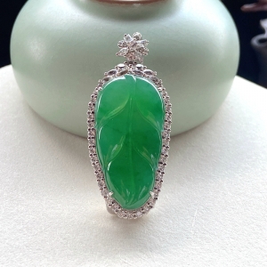 18K冰种浅绿翡翠金枝玉叶吊坠