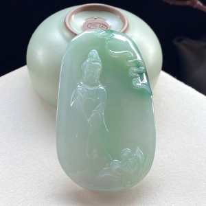 糯冰种飘花翡翠观音吊坠