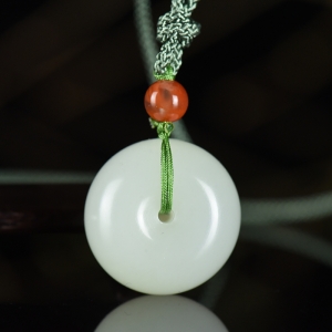籽料和田白玉平安扣吊坠