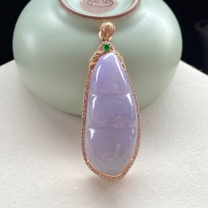 18K糯种紫罗兰翡翠福豆吊坠