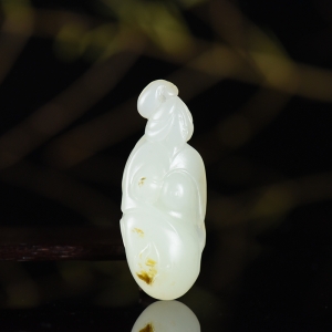 籽料和田白玉美女吊坠