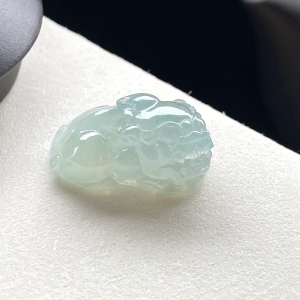 冰种翡翠貔貅吊坠