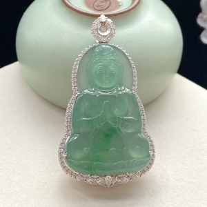18K冰种飘翠翡翠观音吊坠