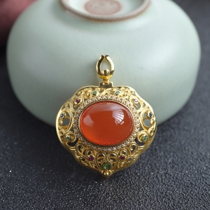 18K冰红南红吊坠