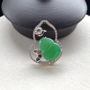 18K糯冰种苹果绿翡翠葫芦吊坠