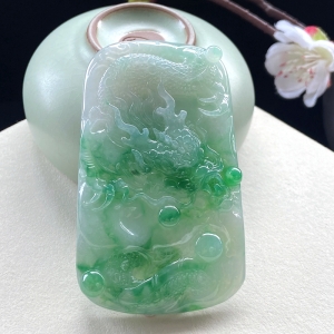 糯冰种豆绿翡翠飞龙在天吊坠