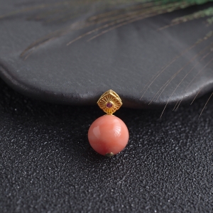 18KMOMO珊瑚圆珠吊坠