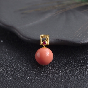 18KMOMO珊瑚圆珠吊坠