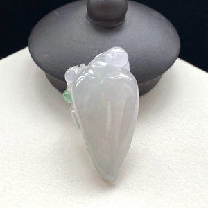 糯冰种飘翠翡翠福瓜吊坠