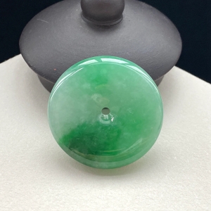 糯冰种豆绿翡翠平安扣吊坠