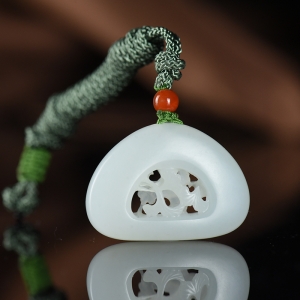 籽料和田白玉银杏吊坠