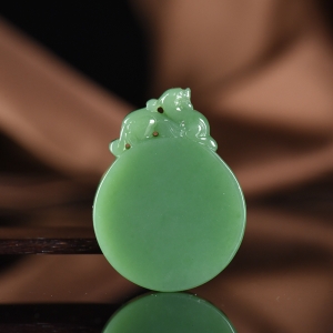 山料和田碧玉守护吊坠