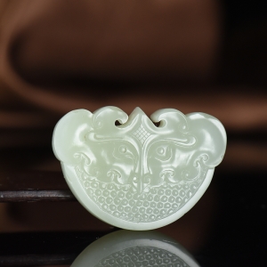 籽料和田白玉守护吊坠