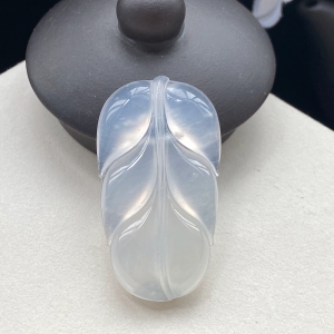 冰种翡翠金枝玉叶吊坠