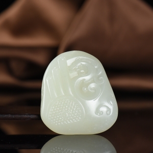 籽料和田白玉龙吊坠