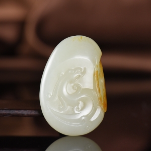 籽料和田白玉辰龙吊坠