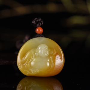 籽料和田玉黄沁弥勒佛吊坠