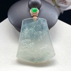 18K冰种翡翠山水吊坠