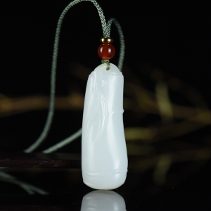 籽料和田白玉节节高吊坠