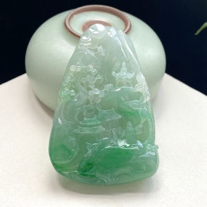 糯冰种带色翡翠山水吊坠