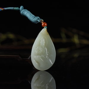 籽料和田白玉观音吊坠