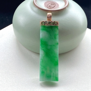 18K糯种翠绿翡翠平安无事吊坠