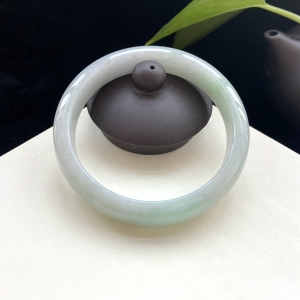 56mm糯种浅绿翡翠平安镯