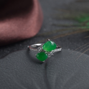 18K糯冰种阳绿翡翠戒指