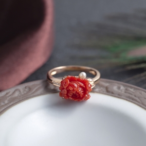 18K沙丁牛血红珊瑚牡丹花戒指