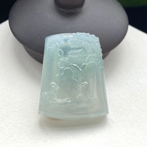 冰种翡翠山水吊坠