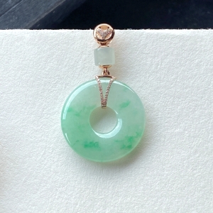 18K糯冰种飘翠翡翠平安扣吊坠