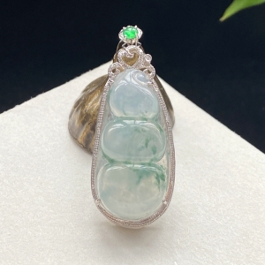 18K冰种飘花翡翠福豆吊坠