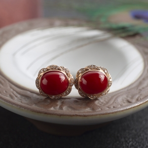 18K阿卡牛血红珊瑚耳钉