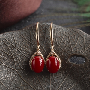 18K阿卡牛血红珊瑚耳环