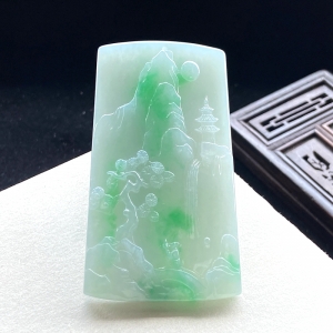 糯种带色翡翠山水吊坠