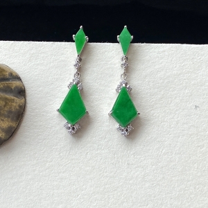 18K糯种翠绿翡翠耳坠