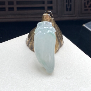 冰种飘花翡翠福瓜吊坠
