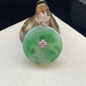 18K糯冰种豆绿翡翠平安扣吊坠