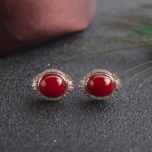 18K阿卡牛血红珊瑚耳钉