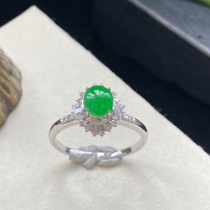 18K糯种翠绿翡翠戒指