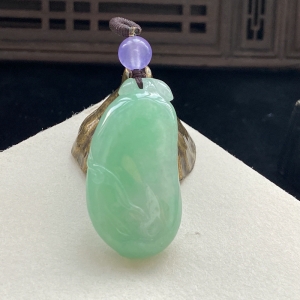 糯冰种浅绿翡翠福瓜吊坠