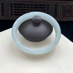 52.5mm糯种翡翠贵妃镯