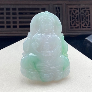 糯种浅绿翡翠观音吊坠