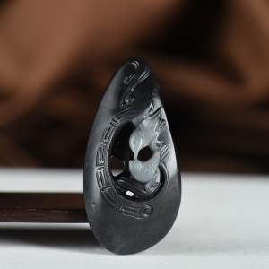 俏色籽料和田玉青花喜上眉梢吊坠