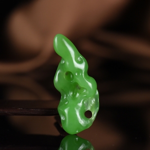 山料和田碧玉太湖石吊坠