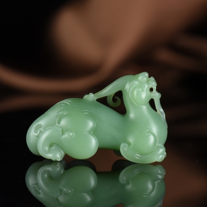 山料和田碧玉粉青貔貅吊坠