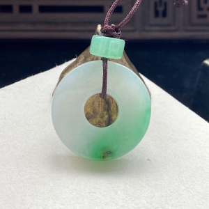 糯种浅绿翡翠平安环吊坠