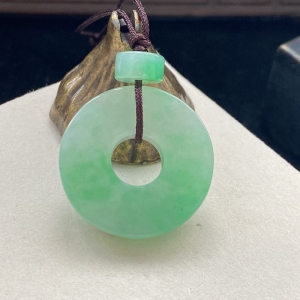 糯冰种浅绿翡翠平安环吊坠