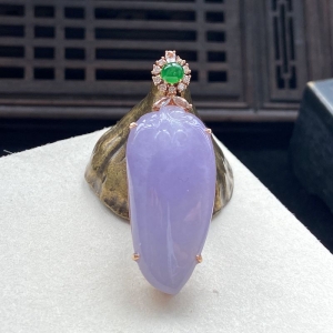 18K糯冰种紫罗兰翡翠福瓜吊坠